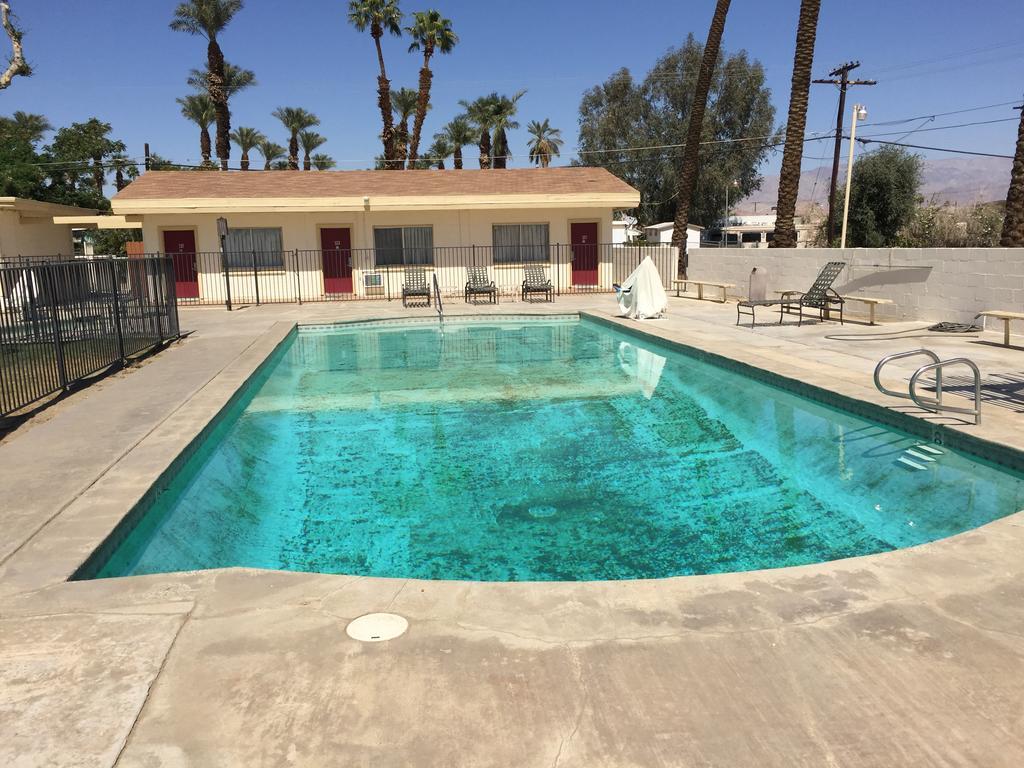 Western Sands Motel Indio Bagian luar foto