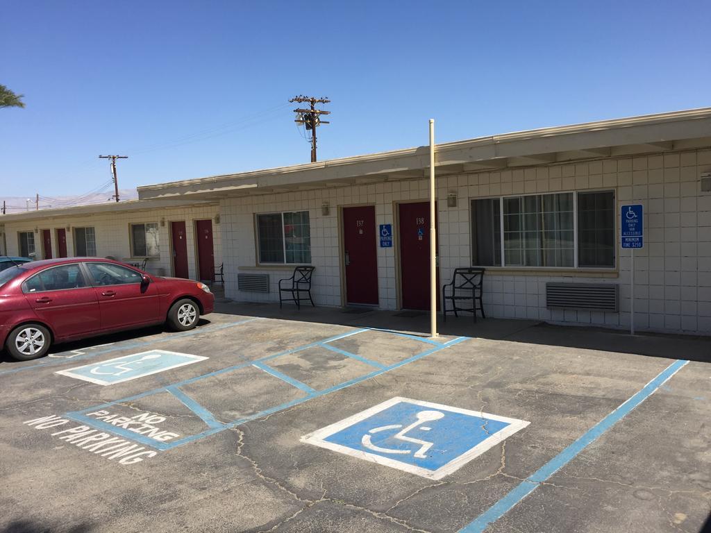 Western Sands Motel Indio Bagian luar foto