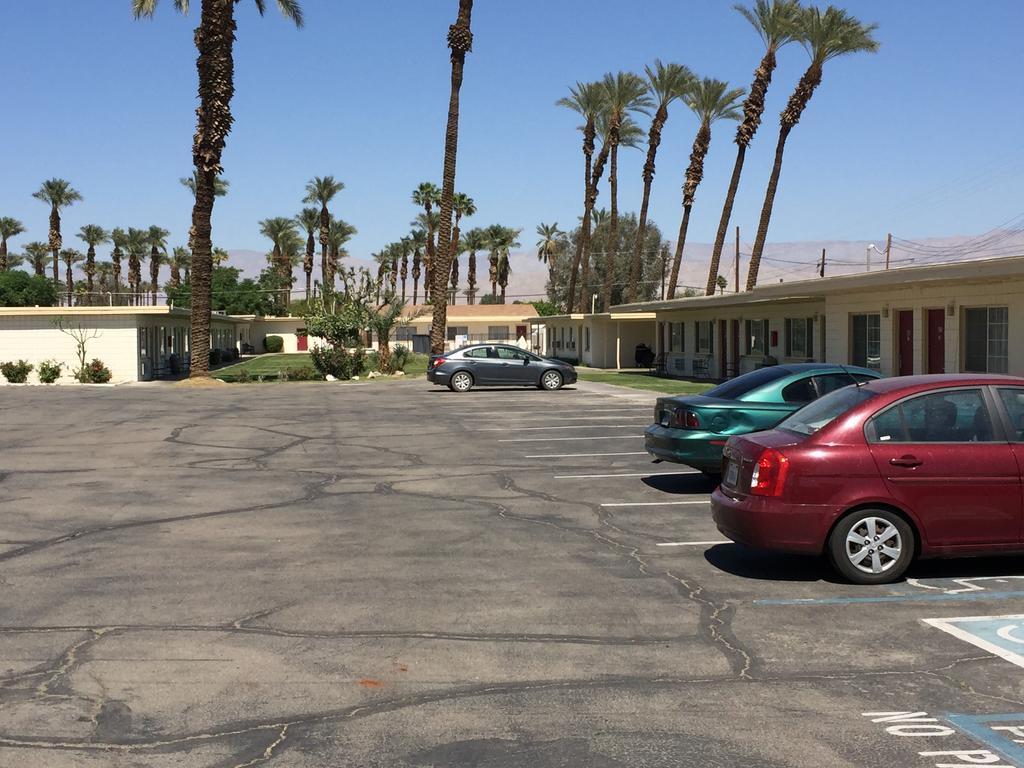 Western Sands Motel Indio Bagian luar foto