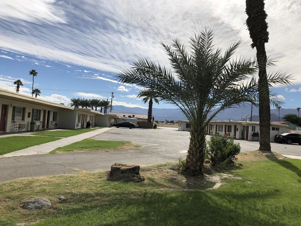 Western Sands Motel Indio Bagian luar foto