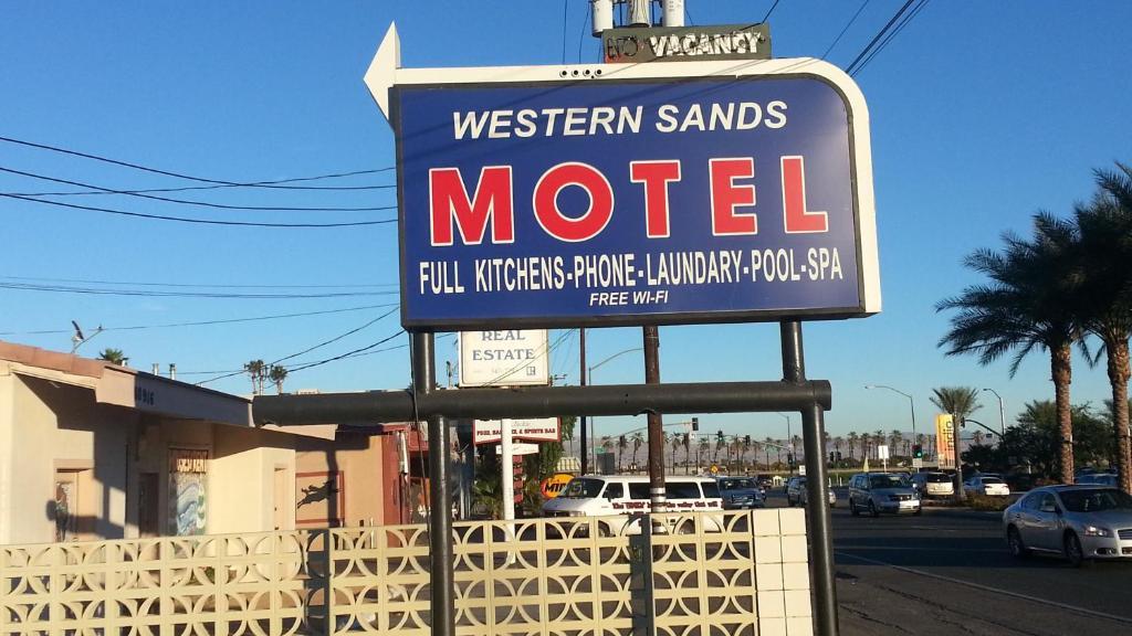 Western Sands Motel Indio Bagian luar foto