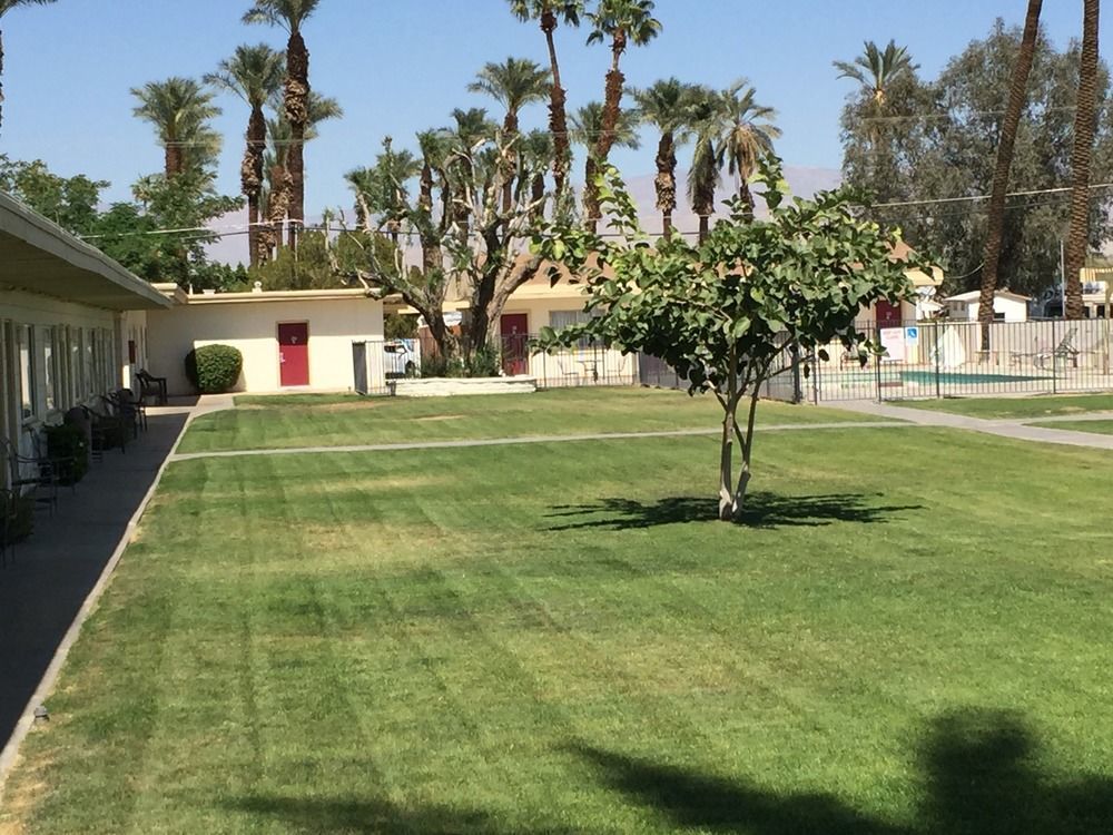Western Sands Motel Indio Bagian luar foto