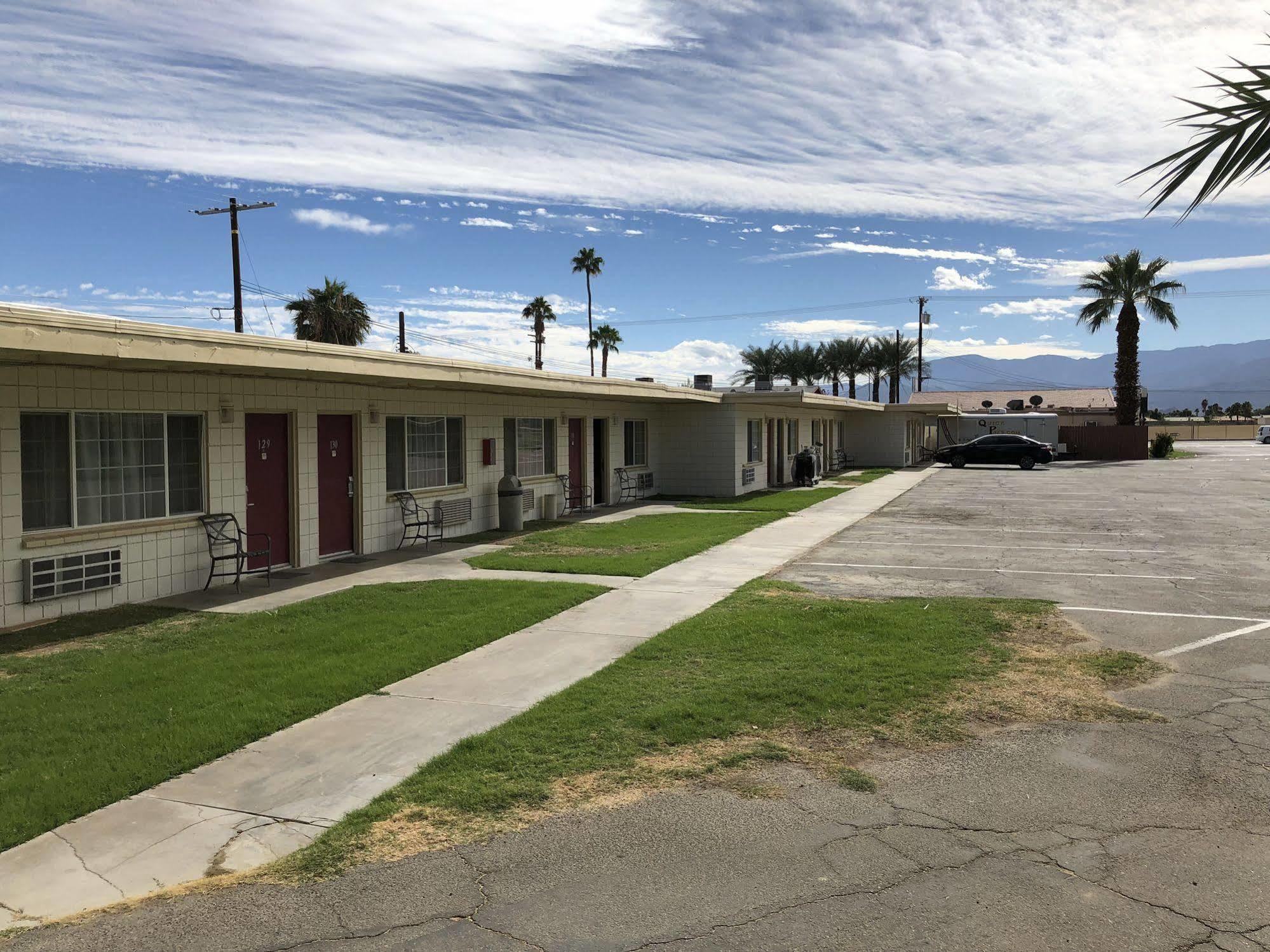Western Sands Motel Indio Bagian luar foto