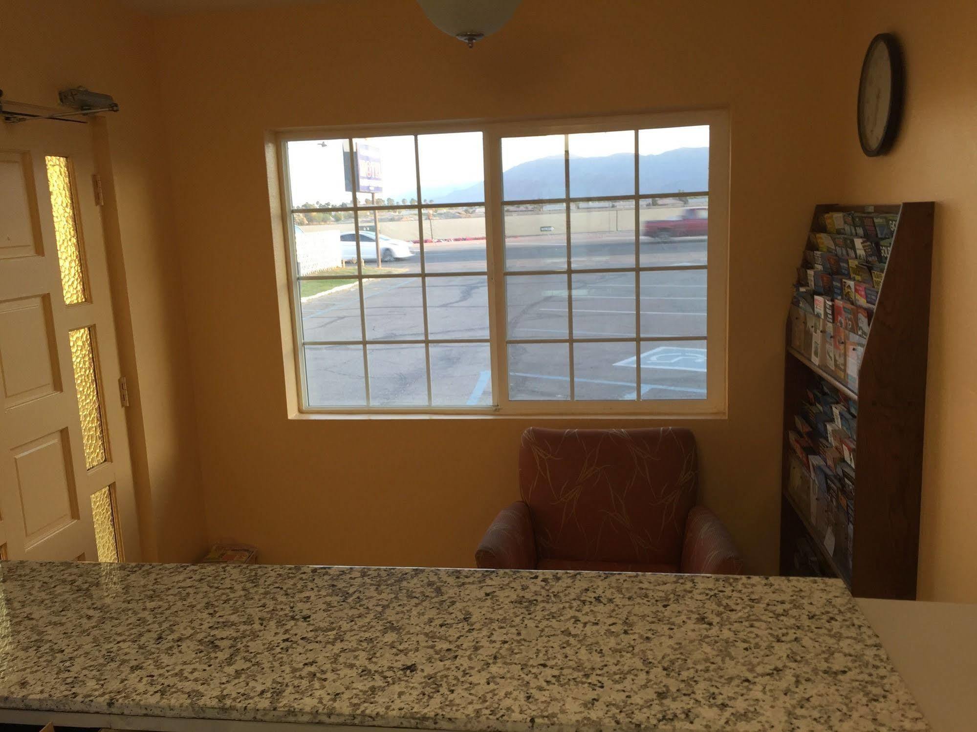 Western Sands Motel Indio Bagian luar foto