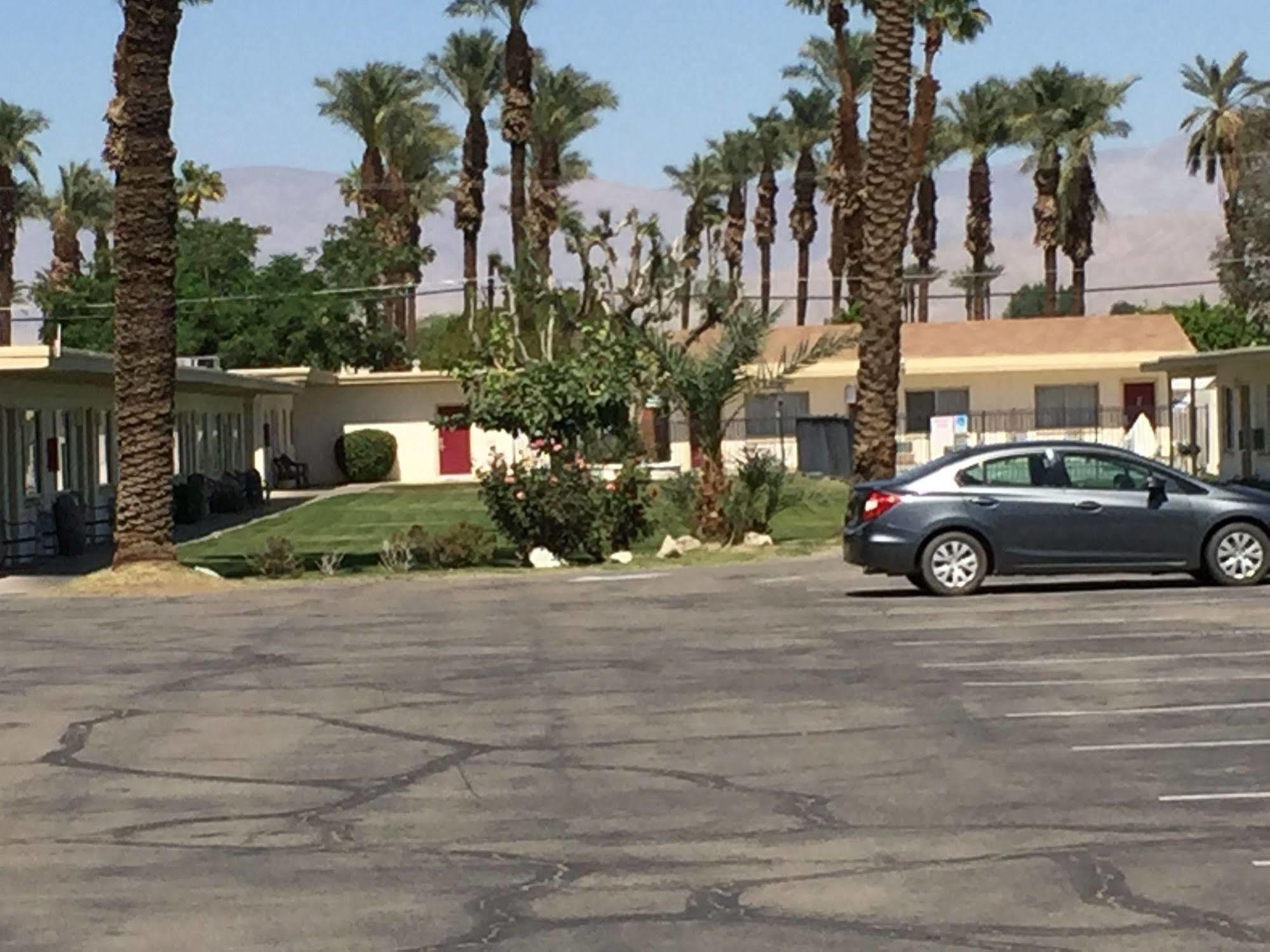 Western Sands Motel Indio Bagian luar foto