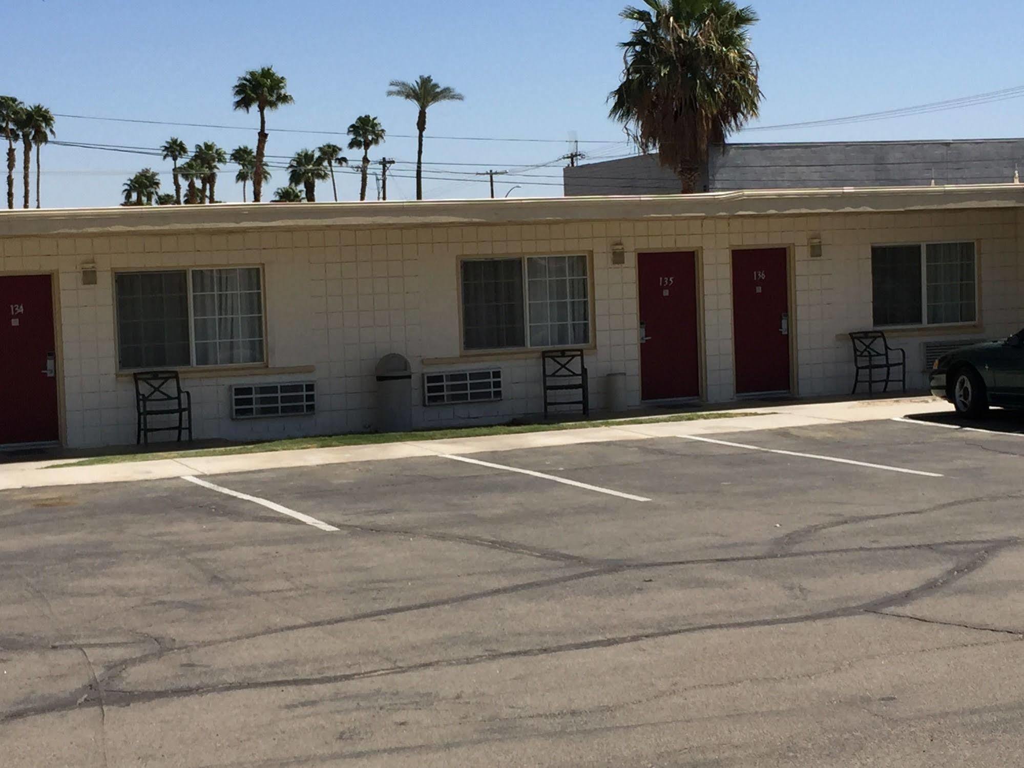 Western Sands Motel Indio Bagian luar foto